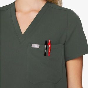FIGS Moss Catarina Catarina One Pocket Scrub Top